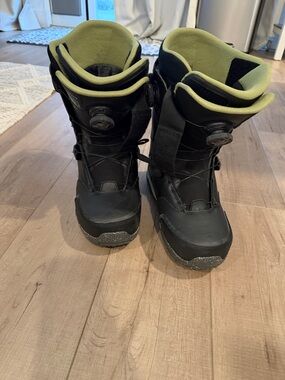 Men's Black Snowboard Boots with Lime Green Lining